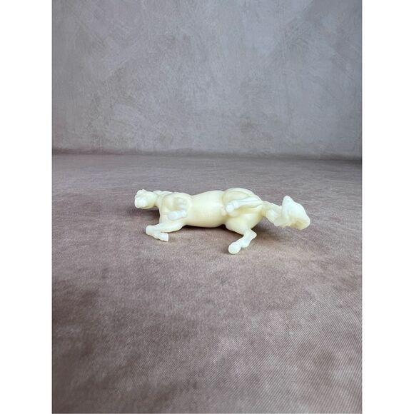 Breyer Stablemate Andalusian BreyerFest 2003 Glow In The Dark Keychain 1,500 - Picture 11 of 11